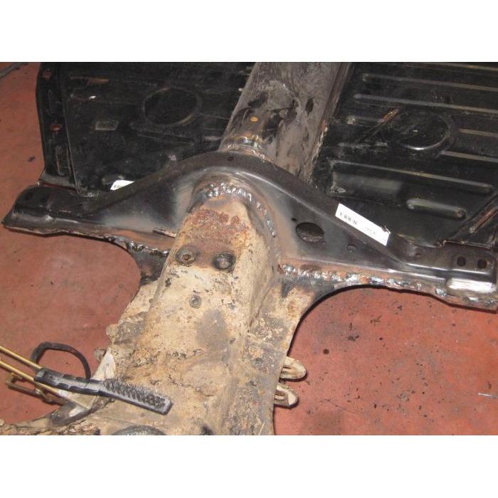Central chassis support (The color and/or treatment of the sheet metal part may differ from the picture)