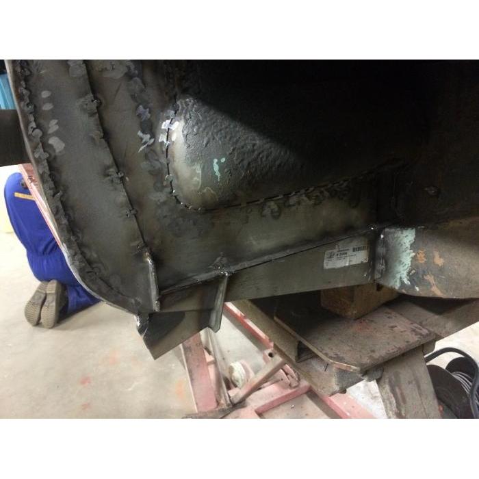 Bulkhead repairpanel (inner wheel housing front wheel) right  (The color and/or treatment of the sheet metal part may differ from the picture)